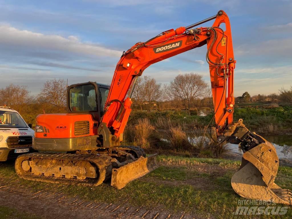 Doosan DX 85 R-3 حفارات وسط 7 طن - 12 طن