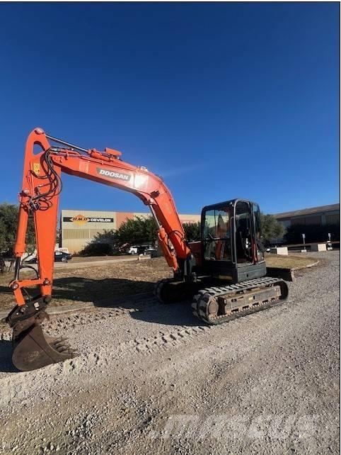 Doosan DX 85 R-3 حفارات وسط 7 طن - 12 طن