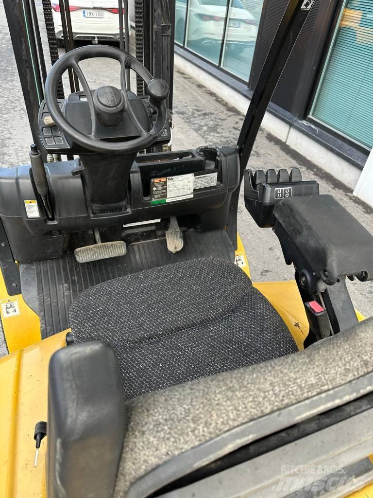 Yale GDP 30 VX شاحنات الديزل