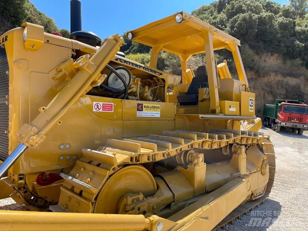 CAT D 9 G بلدوزرات مجنزرة