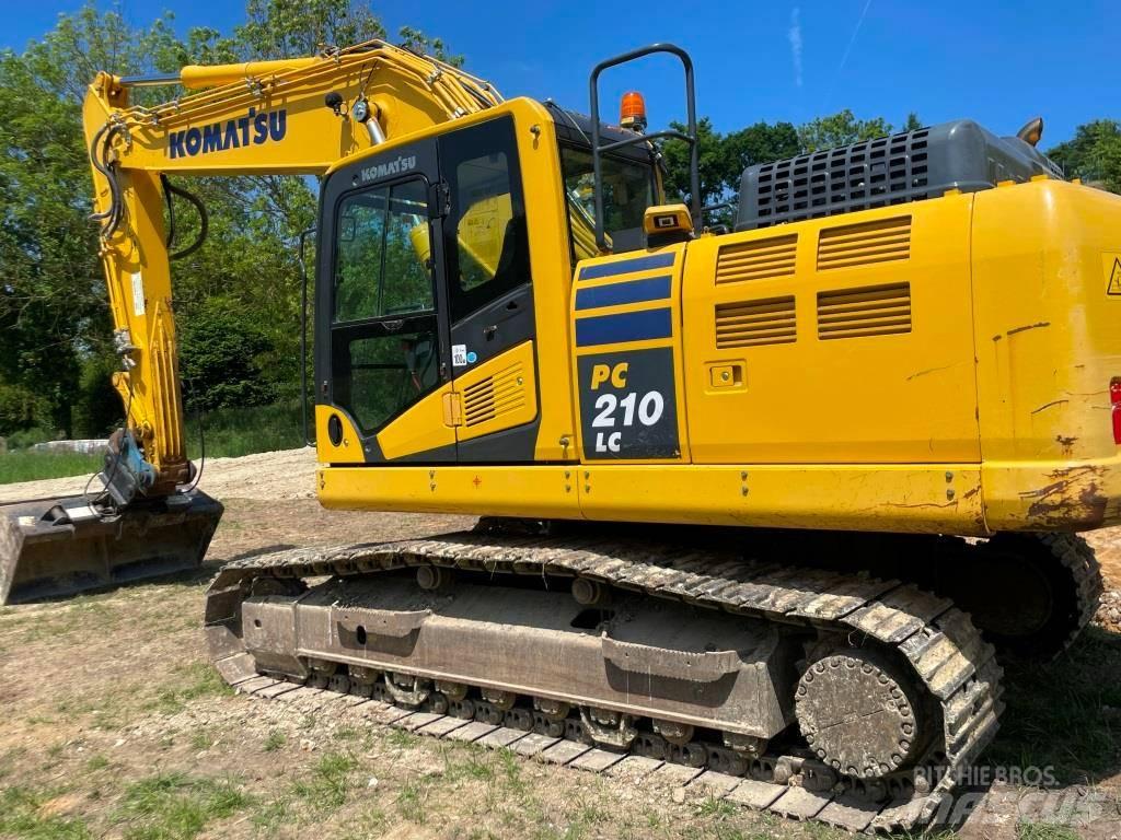 Komatsu PC210LC-11E0 حفارات زحافة