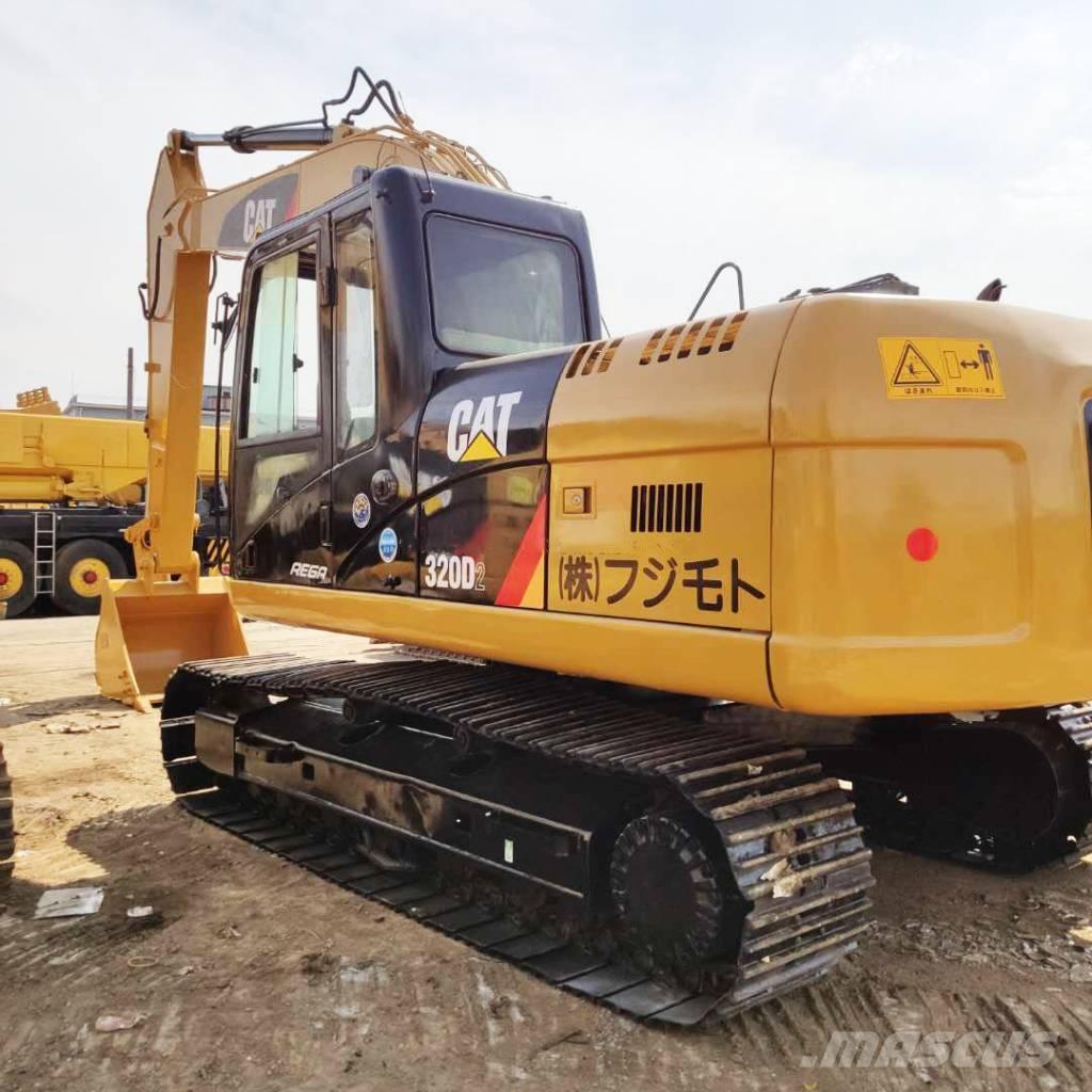 CAT 320D حفارات زحافة
