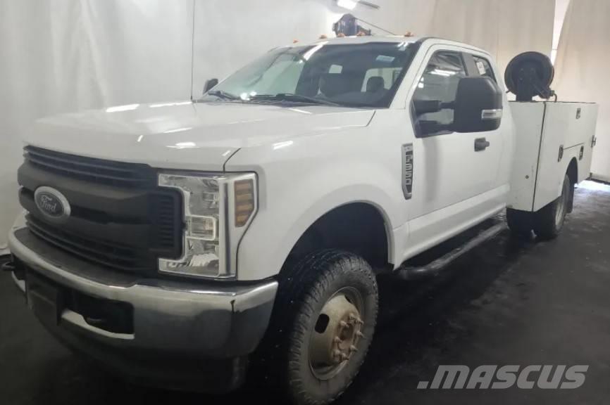 Ford F 350 XL SD رافعات مجنزرة