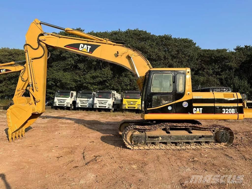 CAT 320 B حفارات زحافة