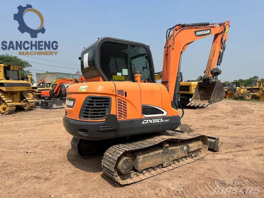 Doosan DX 60 حفارات زحافة