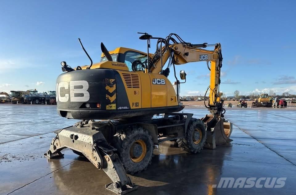 JCB JS 145 W حفارات بعجل