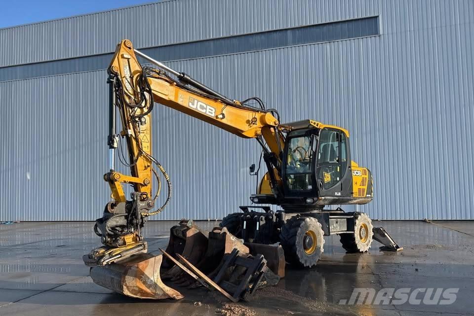 JCB JS 145 W حفارات بعجل