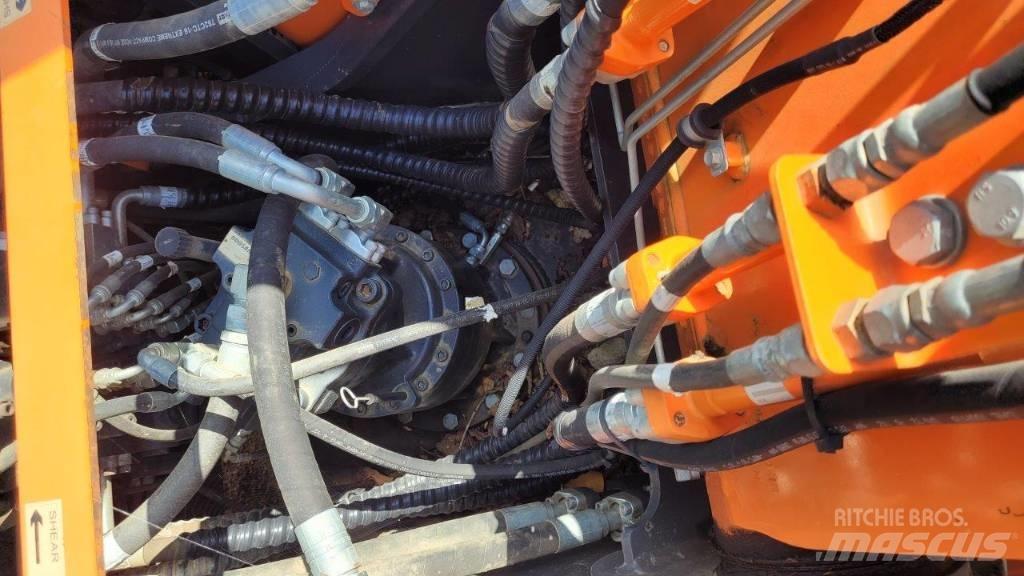 Doosan DX 225 LC حفارات زحافة