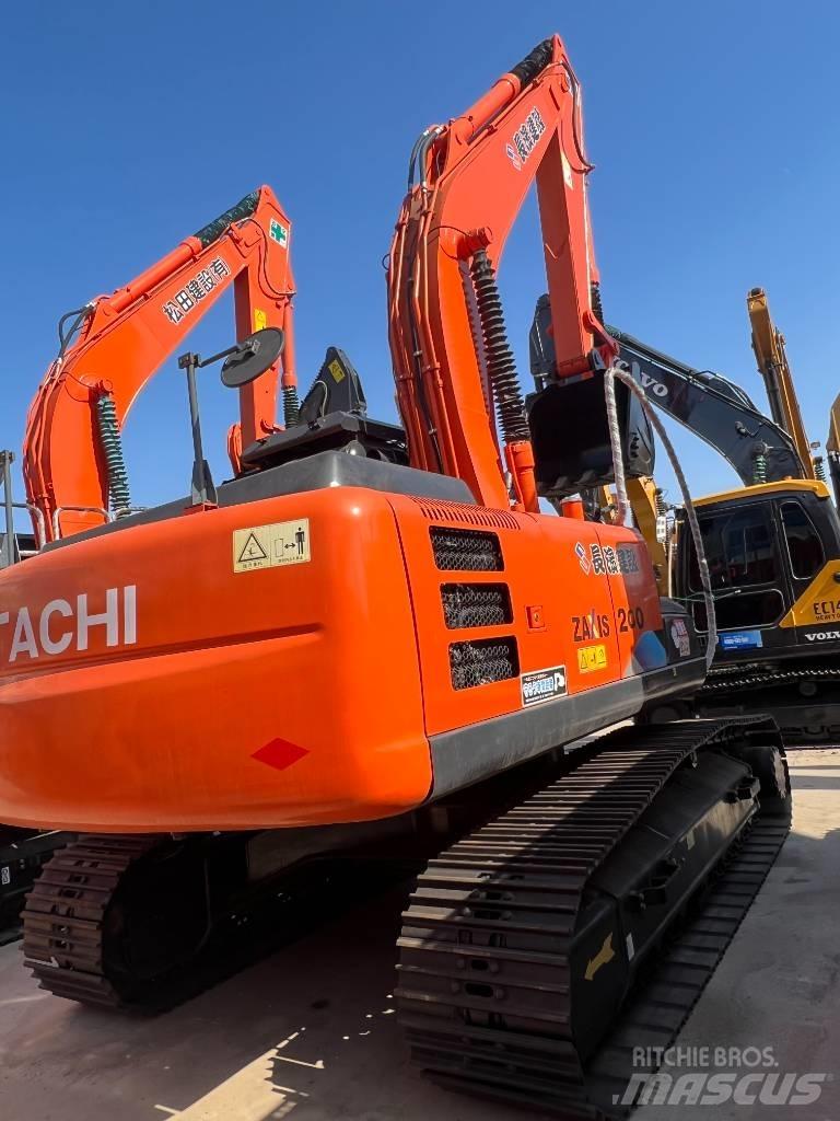 Hitachi ZX200 حفارات زحافة