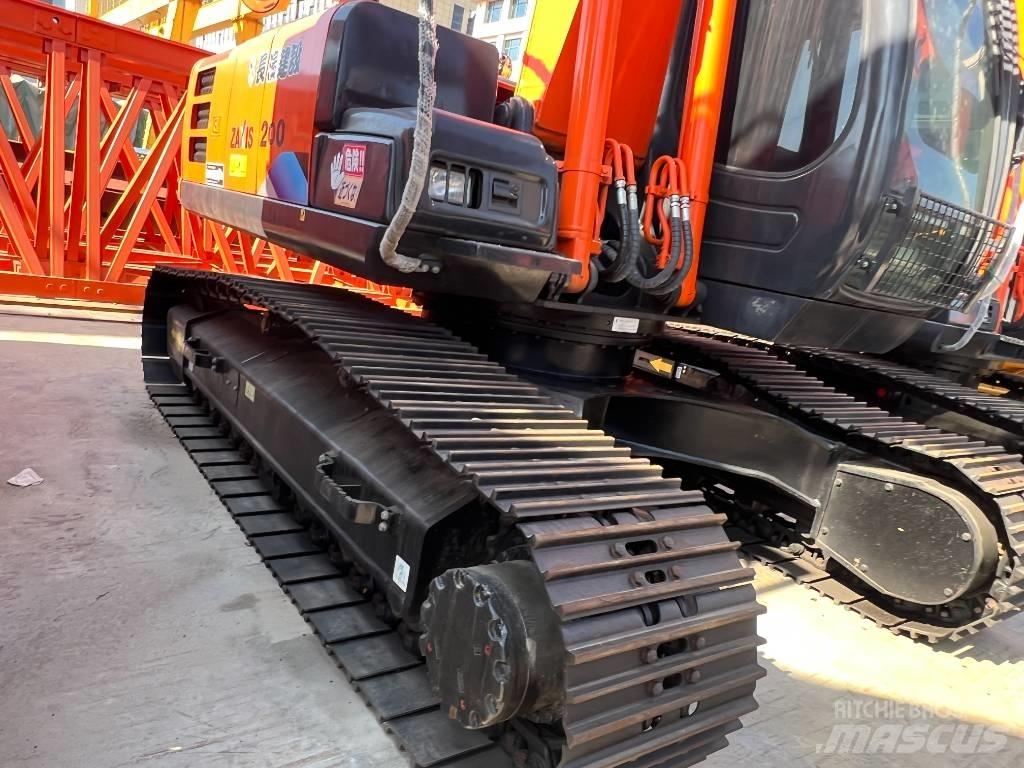 Hitachi ZX200 حفارات زحافة