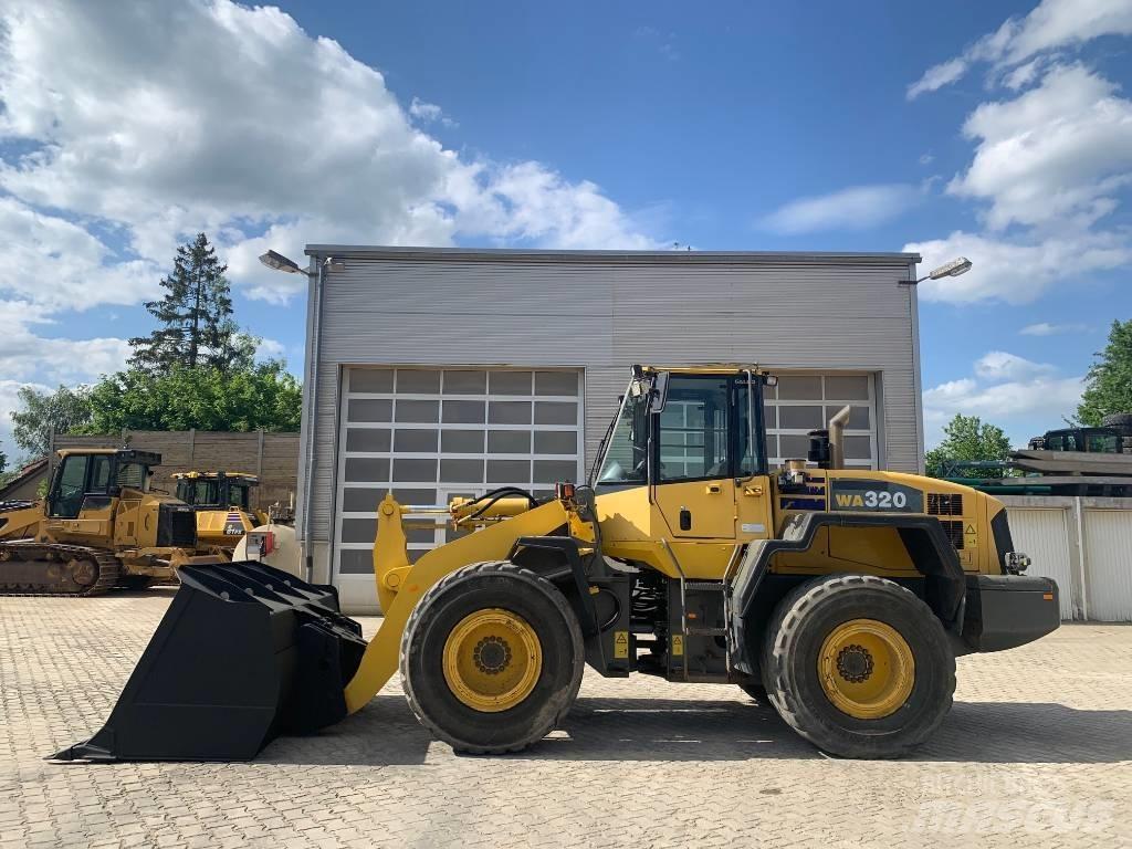 Komatsu WA 320-5H لوادر بعجل