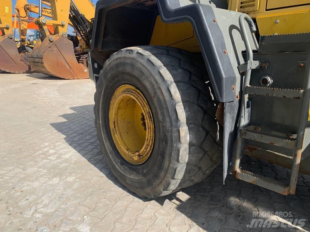 Komatsu WA 320-5H لوادر بعجل