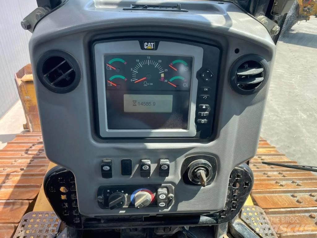 CAT D 6 N LGP بلدوزرات مجنزرة