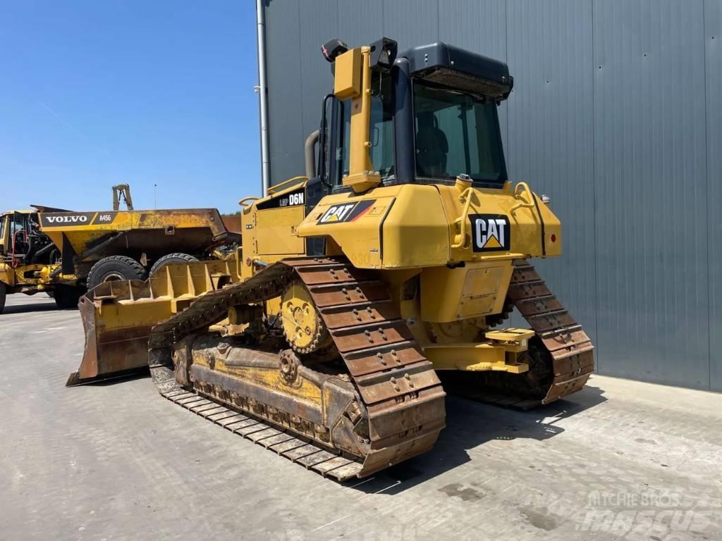 CAT D 6 N LGP بلدوزرات مجنزرة