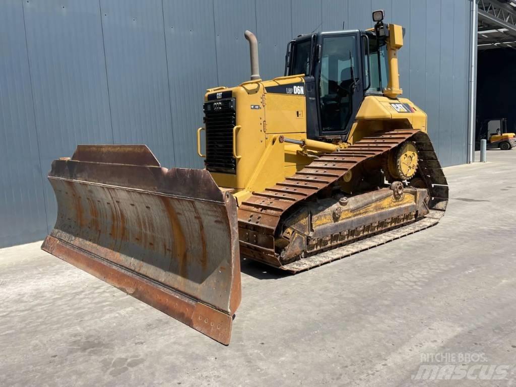 CAT D 6 N LGP بلدوزرات مجنزرة