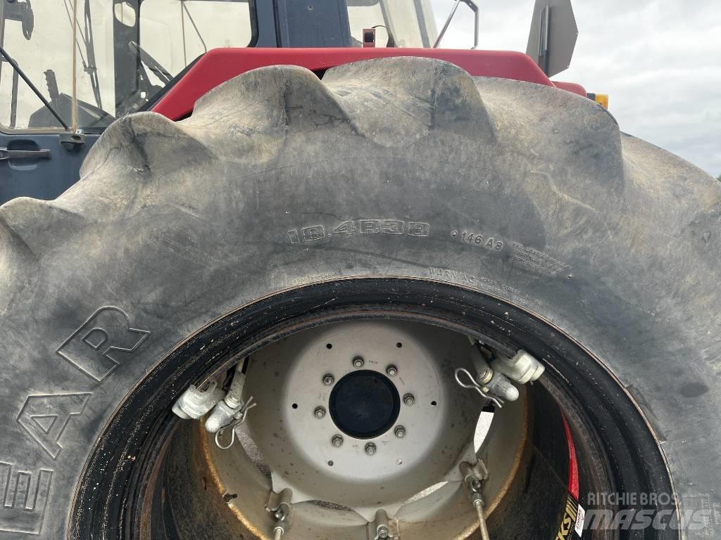 CASE 1056XL الجرارات