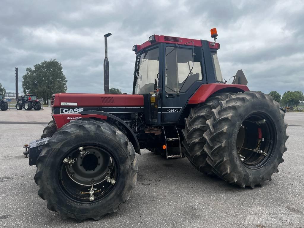 CASE 1056XL الجرارات