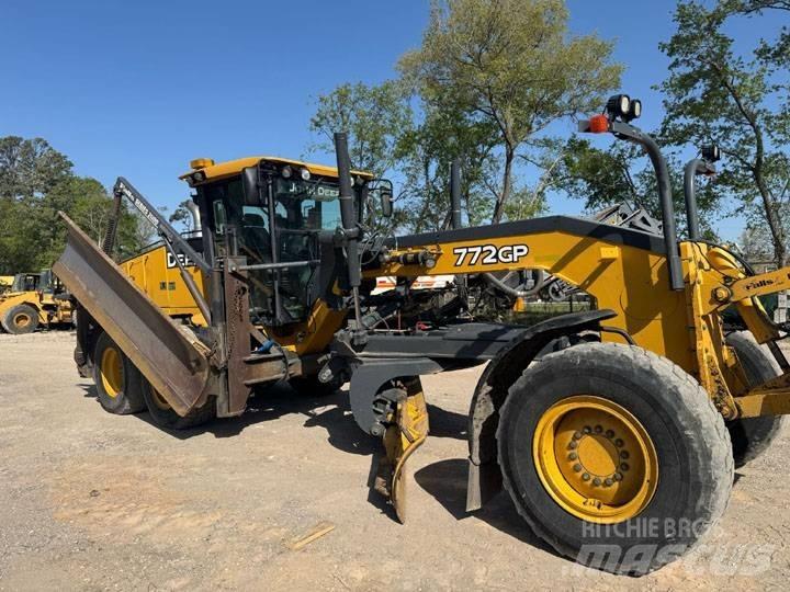 John Deere 772GP معدات تمهيد الطرق