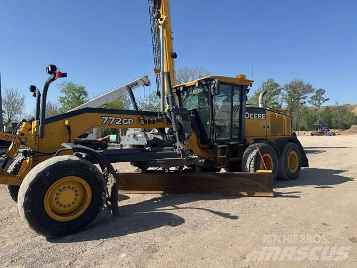 John Deere 772GP معدات تمهيد الطرق