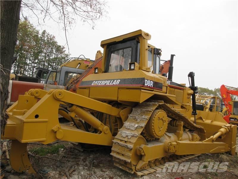CAT D 8 R بلدوزرات مجنزرة