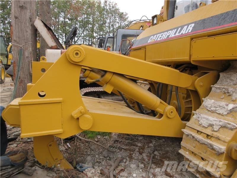 CAT D 8 R بلدوزرات مجنزرة