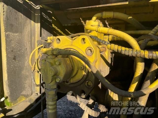 Kobelco SK 220 LC حفارات زحافة