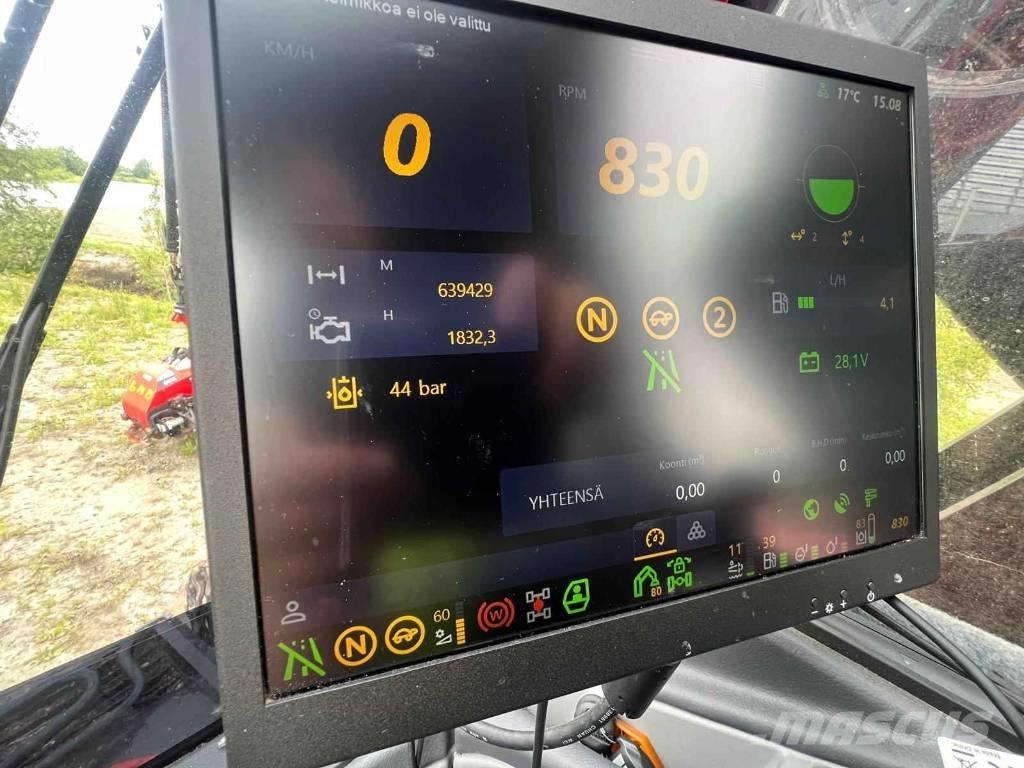 Komatsu 951 XC حصادات