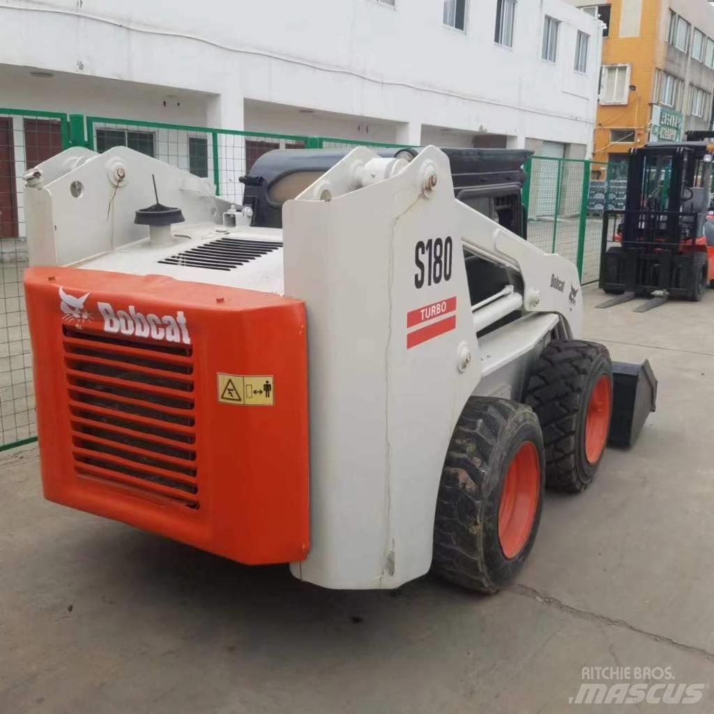 Bobcat S 180 لوادر انزلاقية التوجيه