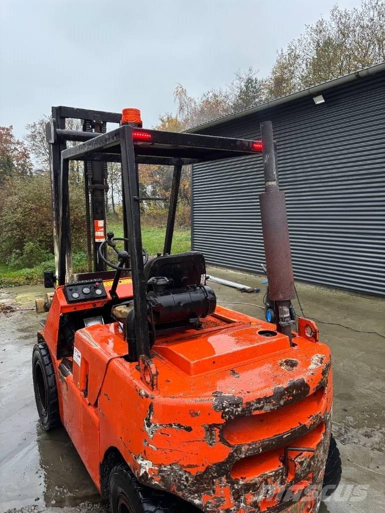 Jelau truck شاحنات الديزل