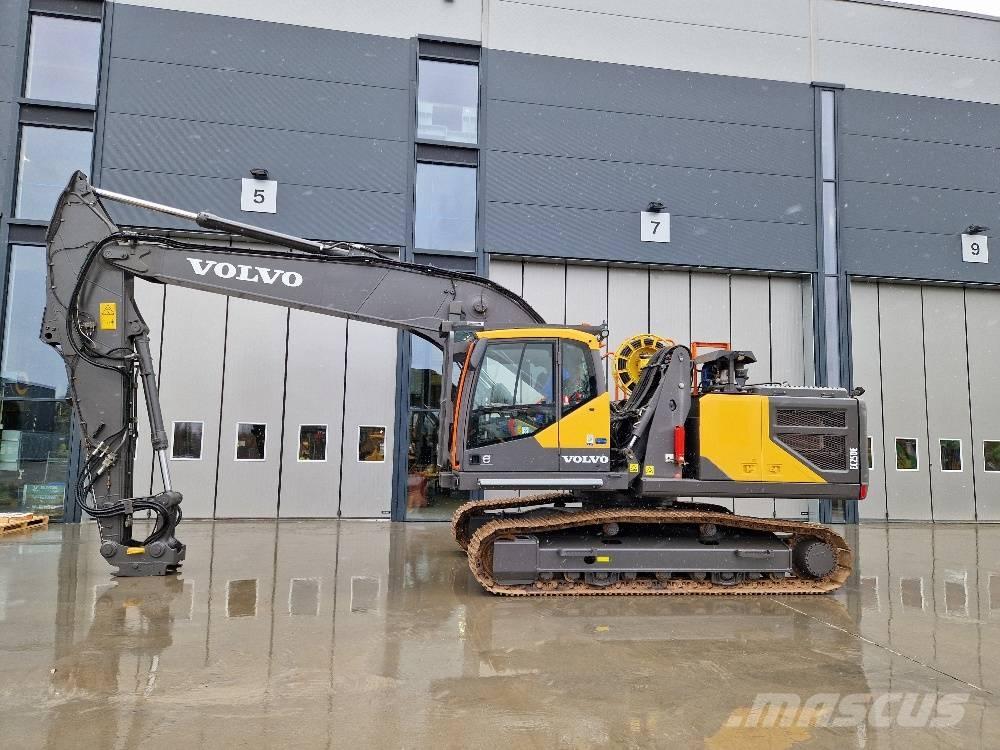 Volvo EC250EL حفارات زحافة