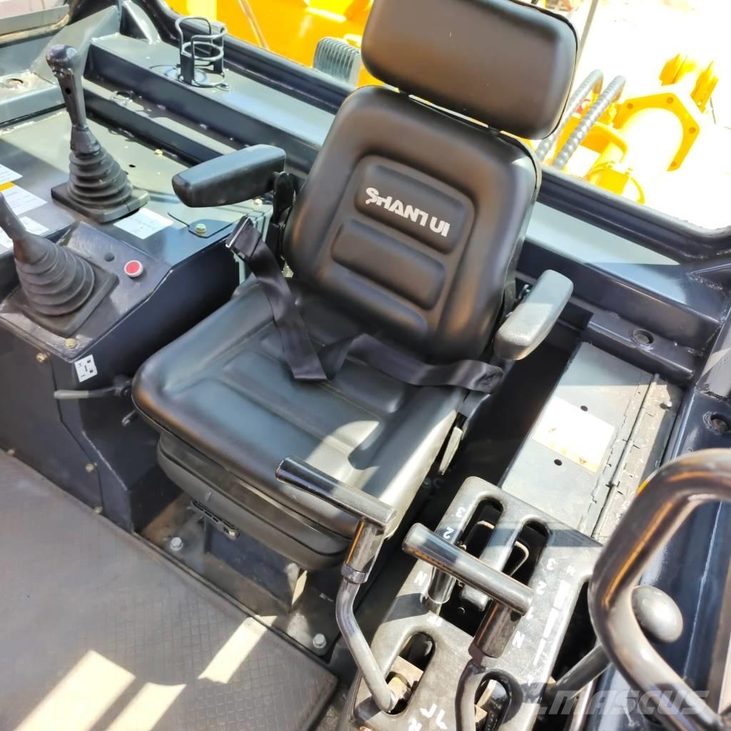 Shantui SD 32 بلدوزرات مجنزرة