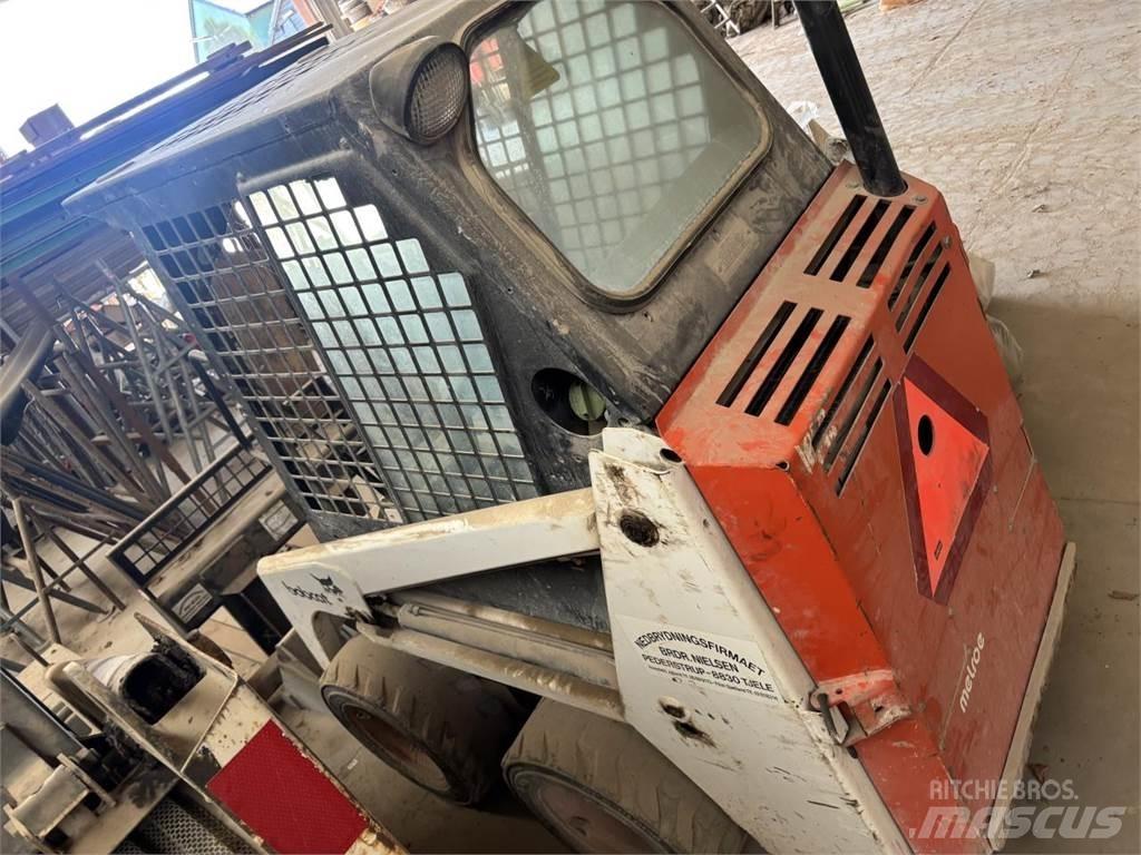 Bobcat 453 لوادر صغيرة