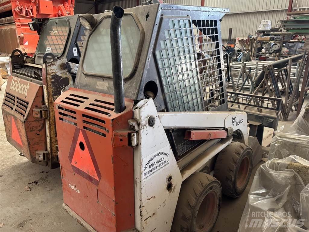 Bobcat 453 لوادر صغيرة