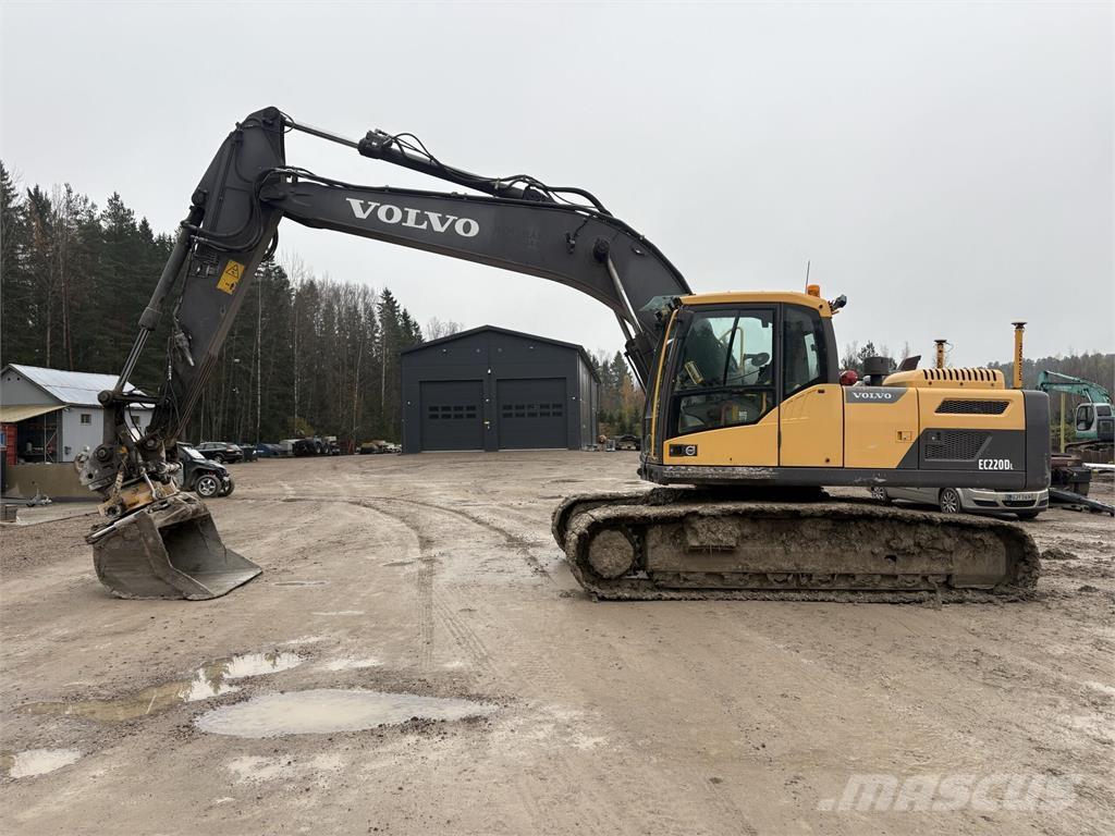 Volvo EC220DL حفارات زحافة