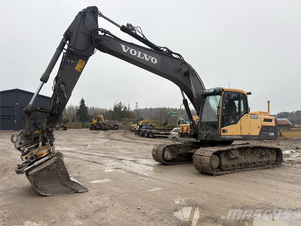 Volvo EC220DL حفارات زحافة