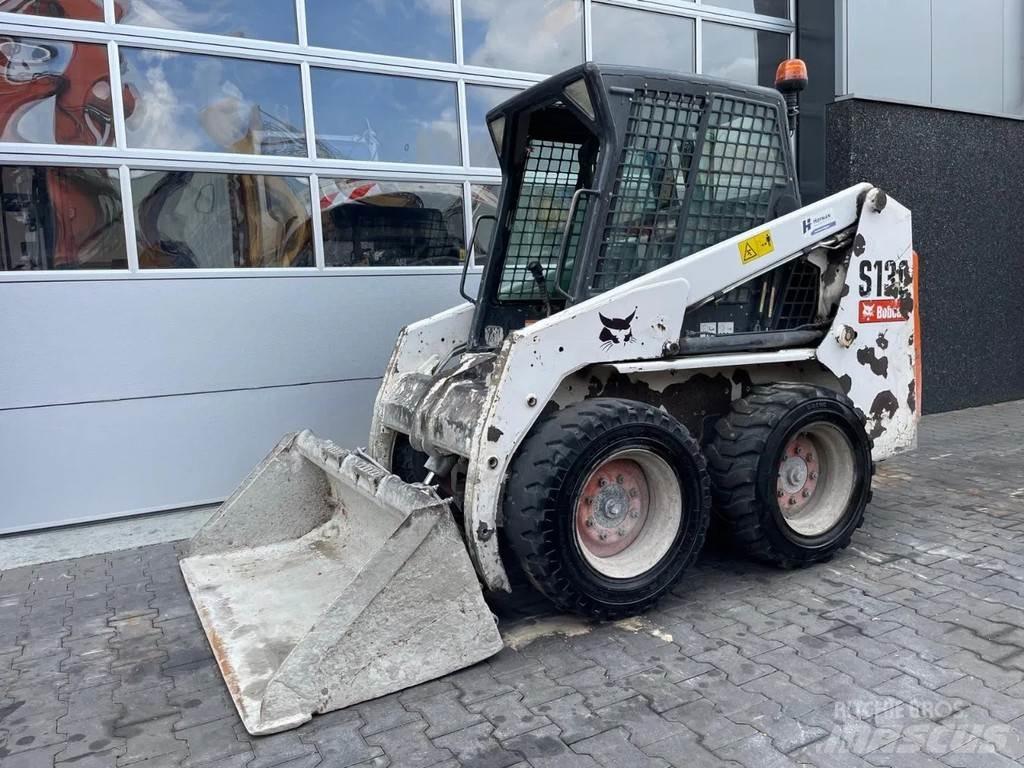 Bobcat S130 لوادر انزلاقية التوجيه