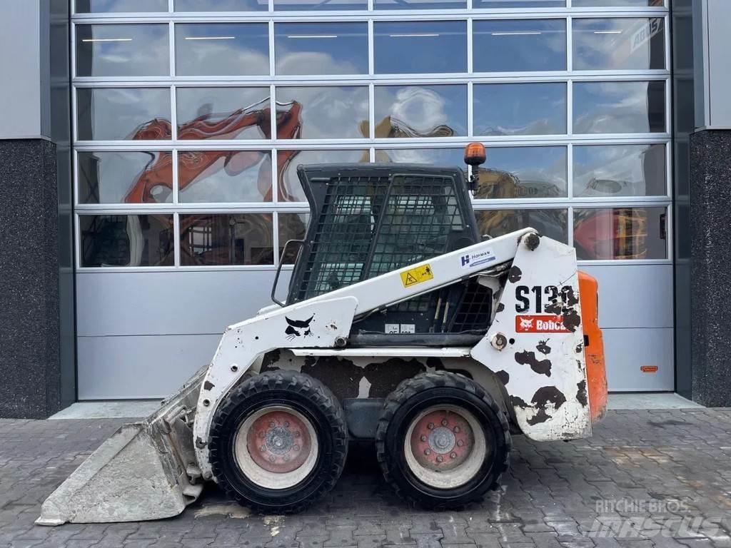 Bobcat S130 لوادر انزلاقية التوجيه
