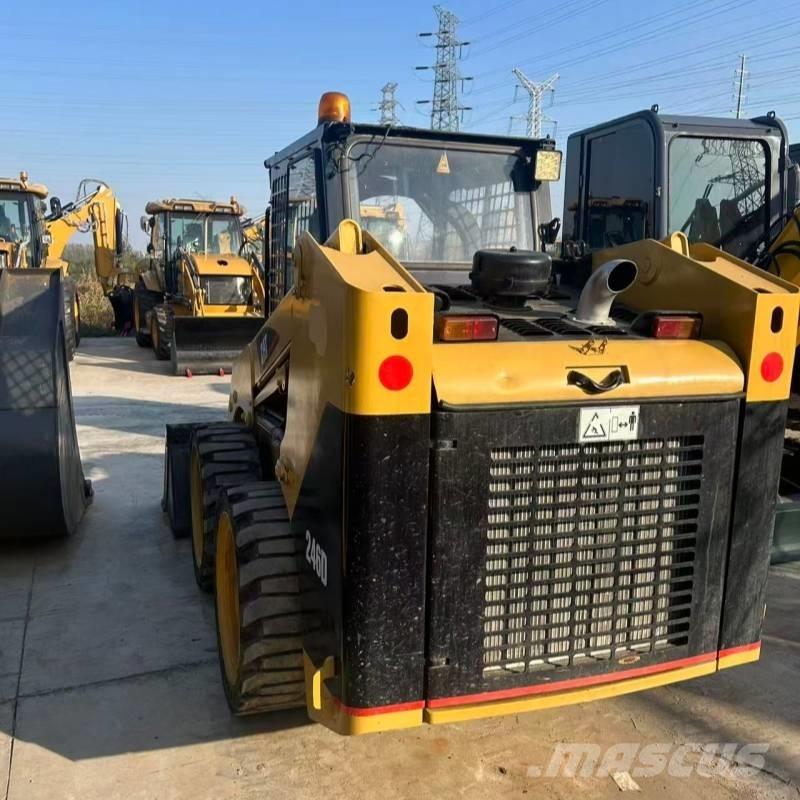 CAT 226 لوادر انزلاقية التوجيه