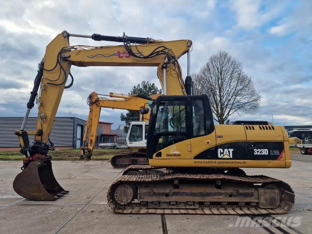 CAT 323d حفارات زحافة