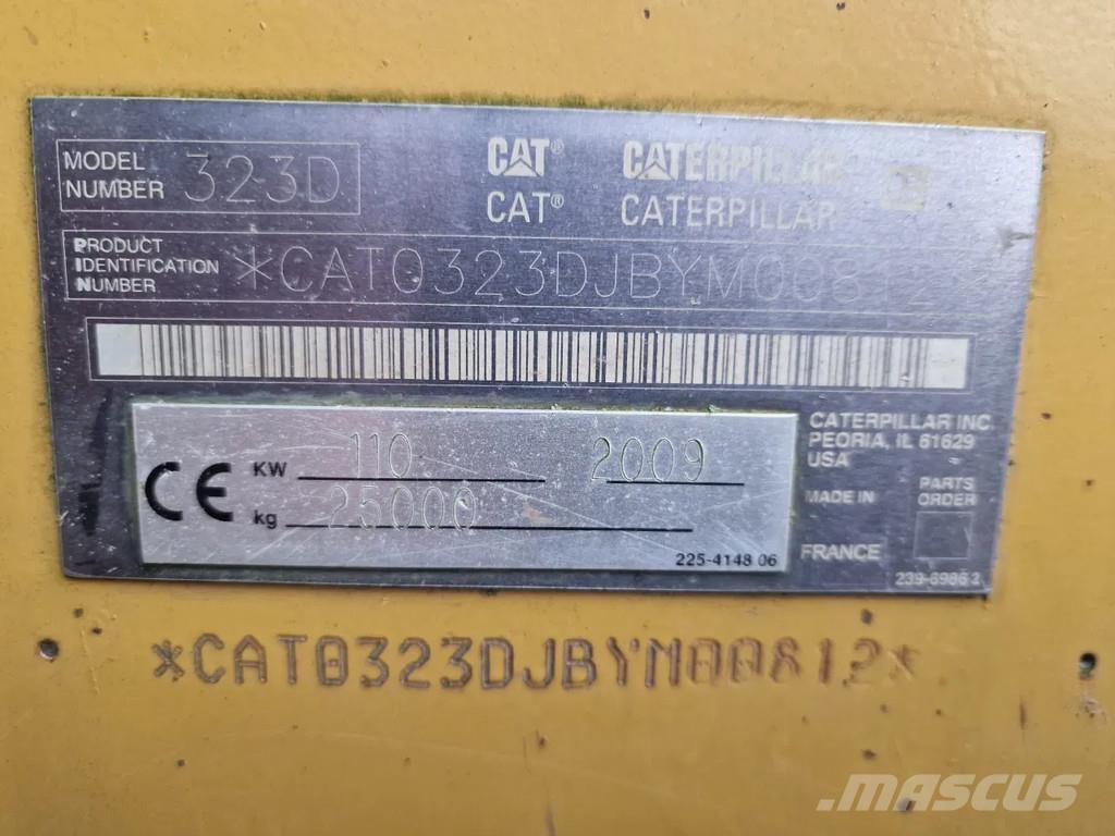 CAT 323d حفارات زحافة