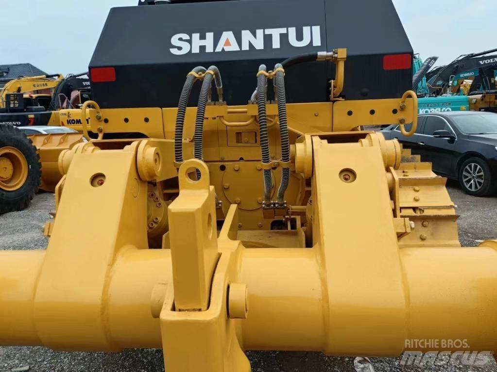 Shantui D22 بلدوزرات مجنزرة