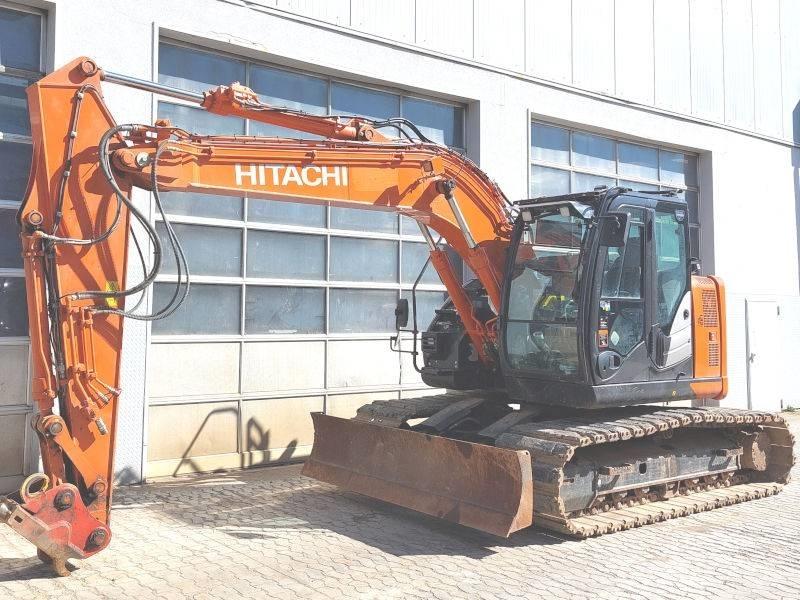 Hitachi ZX 135 US-6 حفارات زحافة