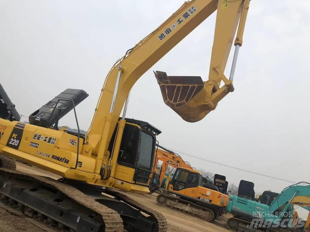 Komatsu 220-8 حفارات زحافة