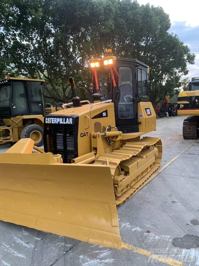 CAT D 5 K بلدوزرات مجنزرة