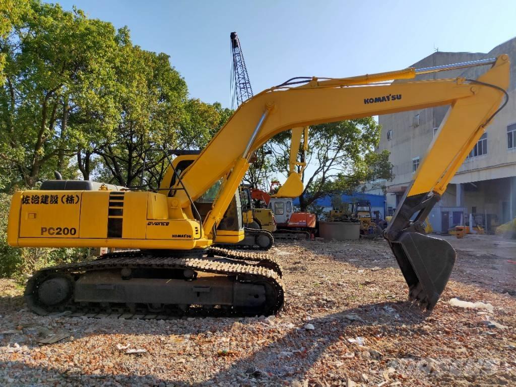 Komatsu PC200-6 حفارات زحافة