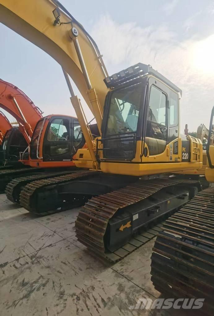 Komatsu PC 220-8 حفارات زحافة