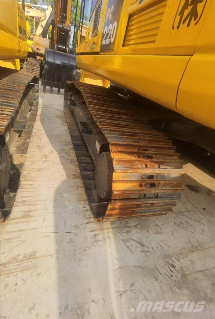 Komatsu PC 220-8 حفارات زحافة