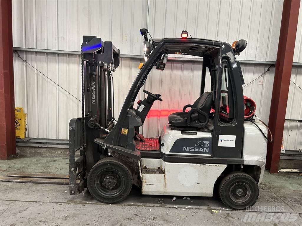 Nissan U1D2A25LQ شاحنات LPG