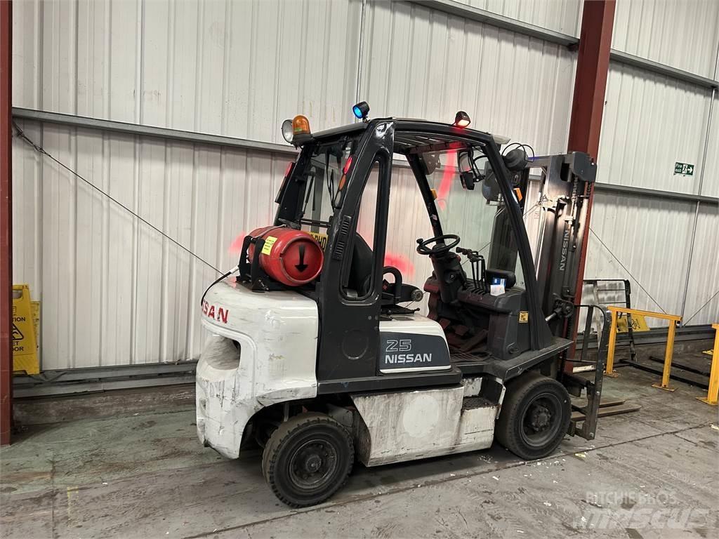 Nissan U1D2A25LQ شاحنات LPG