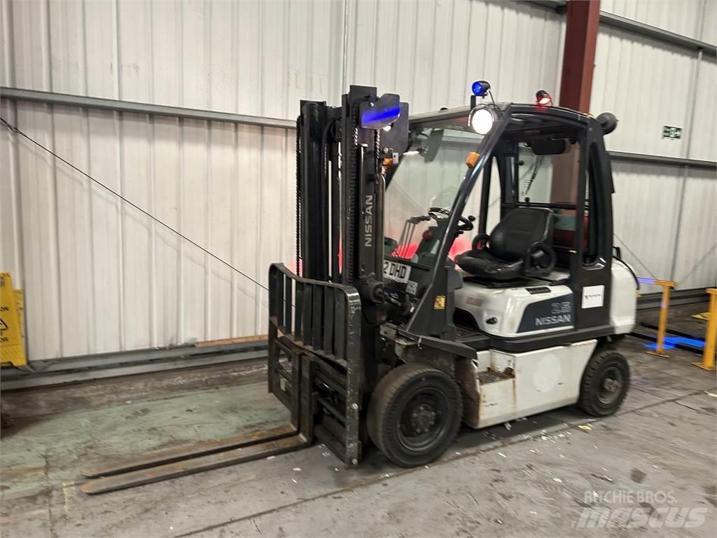 Nissan U1D2A25LQ شاحنات LPG